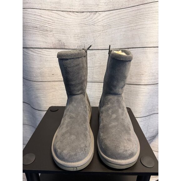 UGG Shoes - NWOB RARE Discontinued UGG Australia Roslynn Zip Boots Size 8
